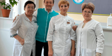 Улучшение трудовых условий обсудил с врачами кандидат в депутаты в Карагандинской области