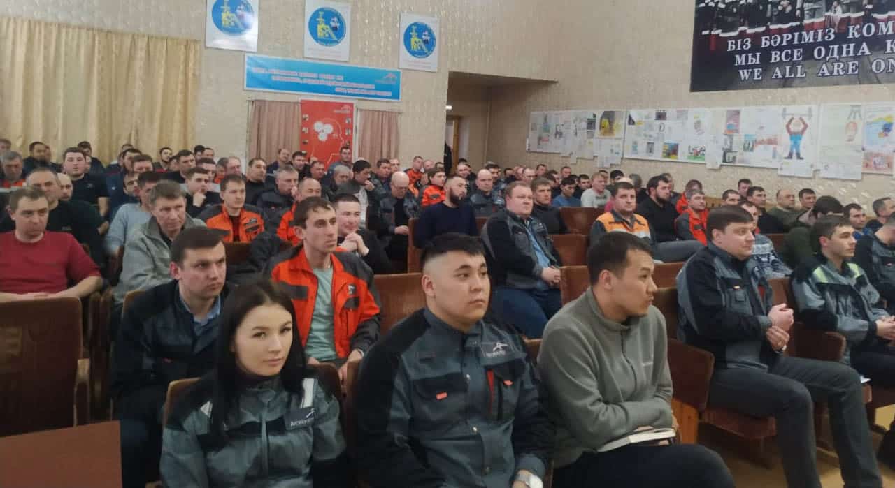 Повышение ответственности работодателя обсудил на встрече с шахтерами кандидат в депутаты Калыков