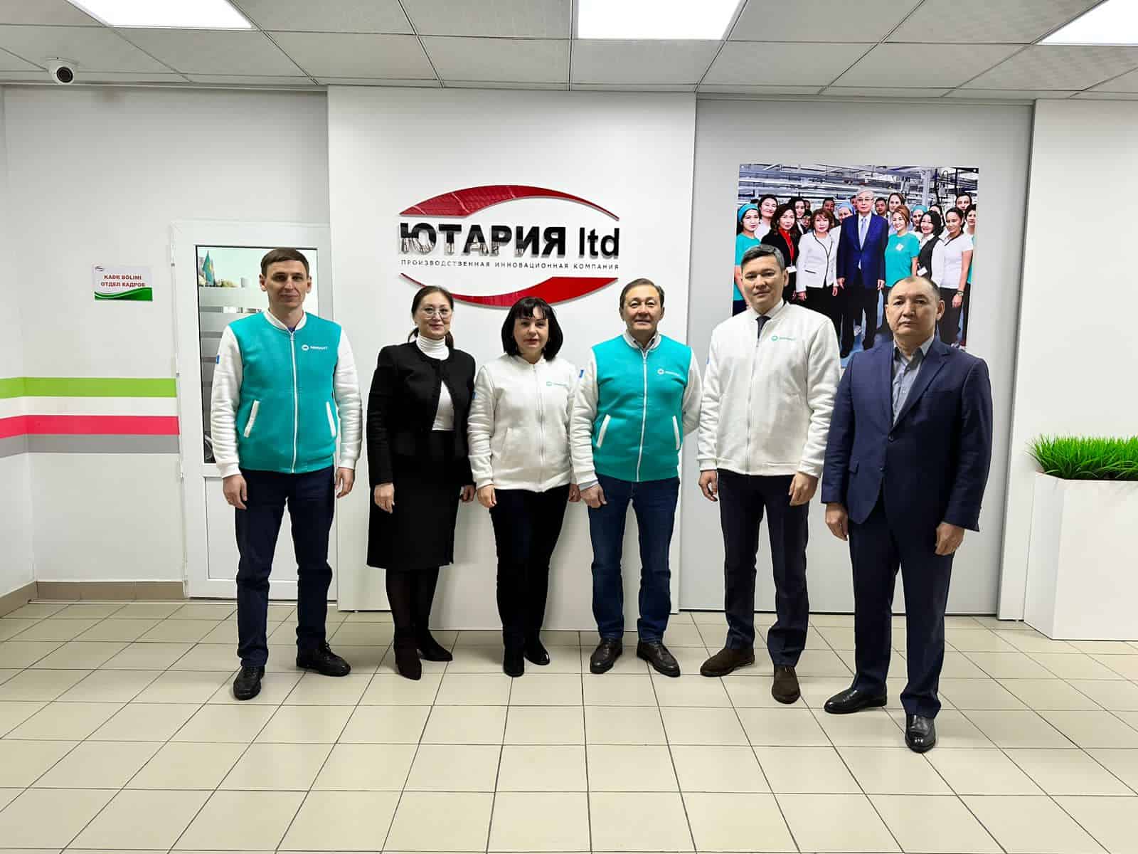 Кандидаты от партии «AMANAT» встретились с коллективом швейной фабрики