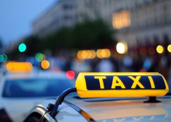 С 1 июля курьеры и таксисты в Казахстане будут обязаны платить налоги
