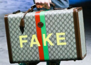 Gucci заподозрили в подмене премиальных товаров на ноунейм