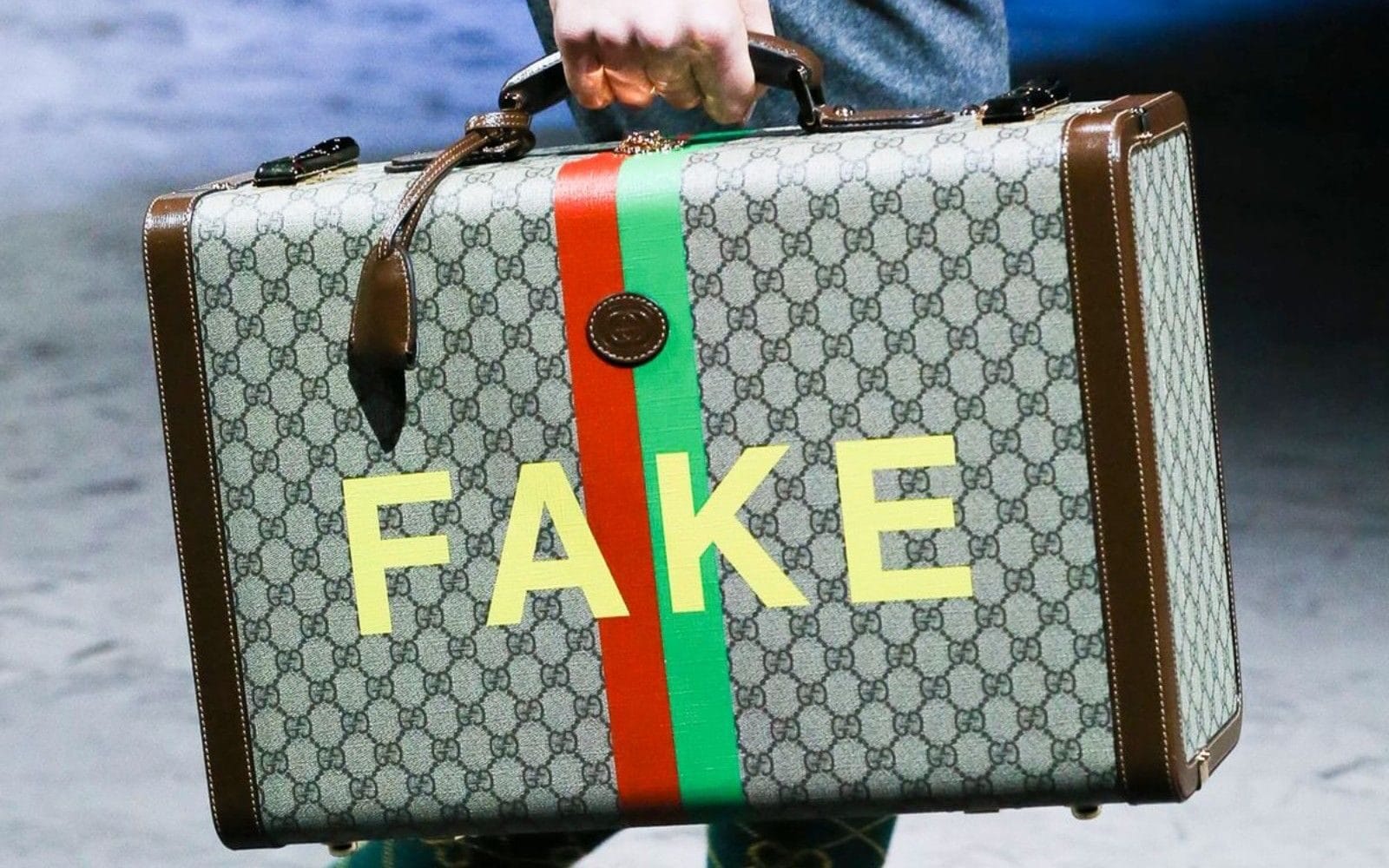 Gucci заподозрили в подмене премиальных товаров на ноунейм
