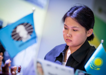 Казахстанская шахматистка Бибисара Асаубаева: "На казахский нет времени"
