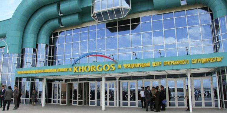 Казахстанские предприниматели недовольны новыми правилами в "Хоргосе"