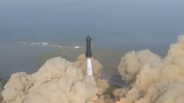 Ракета SpaceX взрорвалась сразу после запуска