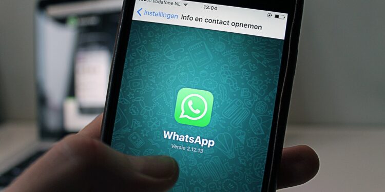 Теперь к WhatsApp можно подключиться с нескольких устройств