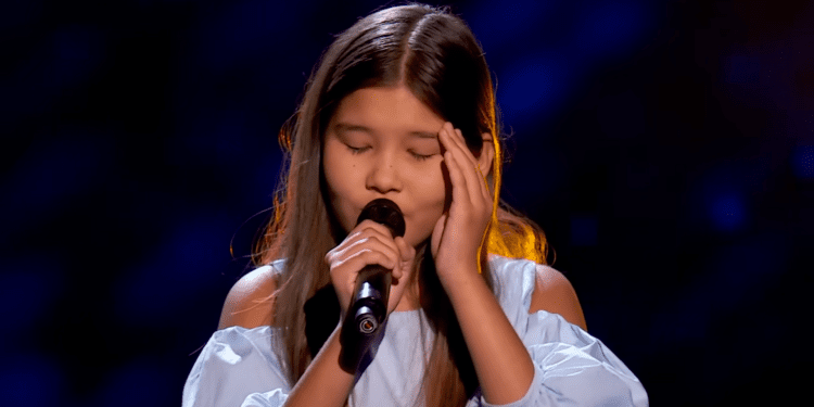 Девочка из Казахстана впечатлила зрителей и судей на шоу "Голос дети" в Испании
