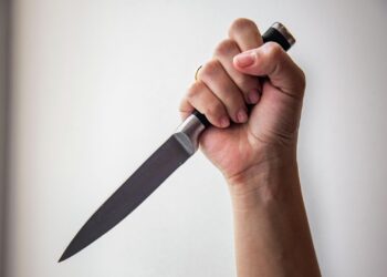 Изрезал ножом: сожитель напал на женщину и её сына в Талгаре