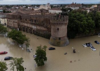 Самое крупное за 100 лет наводнение происходит в Италии