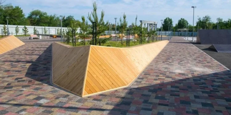 Крупнейшая в Казахстане скейт-площадка появилась в Конаеве