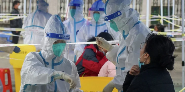 Вакцины бессильны: в Китае прогнозируют новую волну КВИ