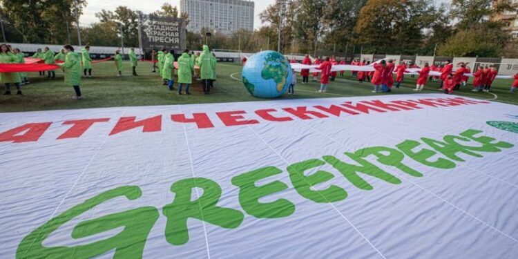 Greenpeace признали нежелательной организацией в России