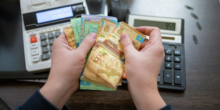 Кредиты для казахстанцев станут дороже