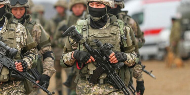 У казахстанской армии большие проблемы - эксперт