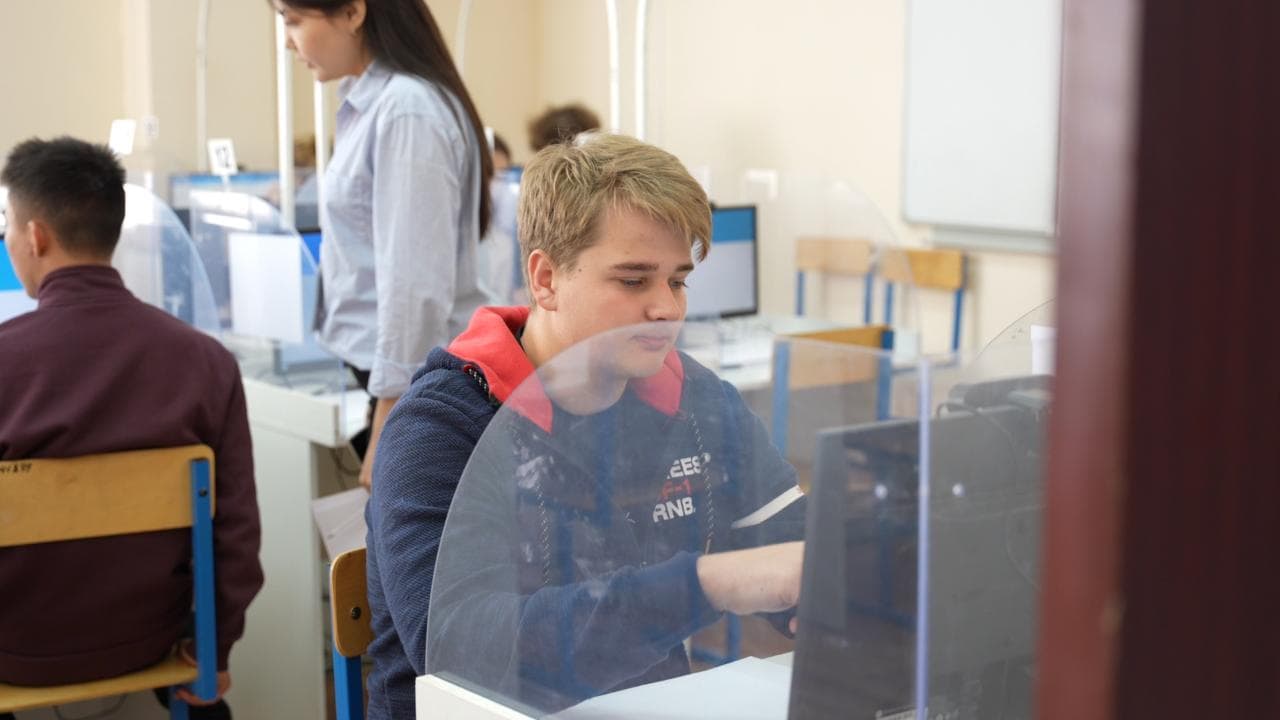 75% абитуриентов сдают ЕНТ на казахском языке