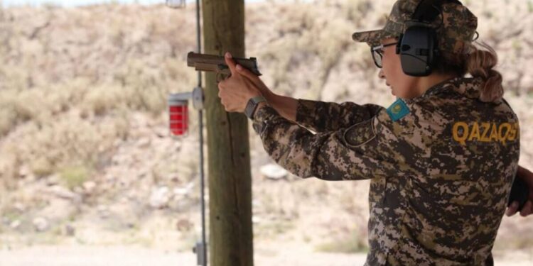 Казахстанка стала лучшей военнослужащей в мире на конкурсе в Аризоне