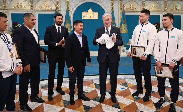 Касым-Жомарт Токаев чествовал призёров ЧМ-2023 по боксу в Акорде