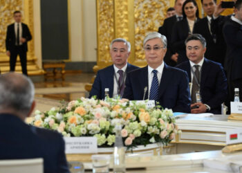 Токаев принял участие в заседании Высшего Евразийского экономического совета в узком составе