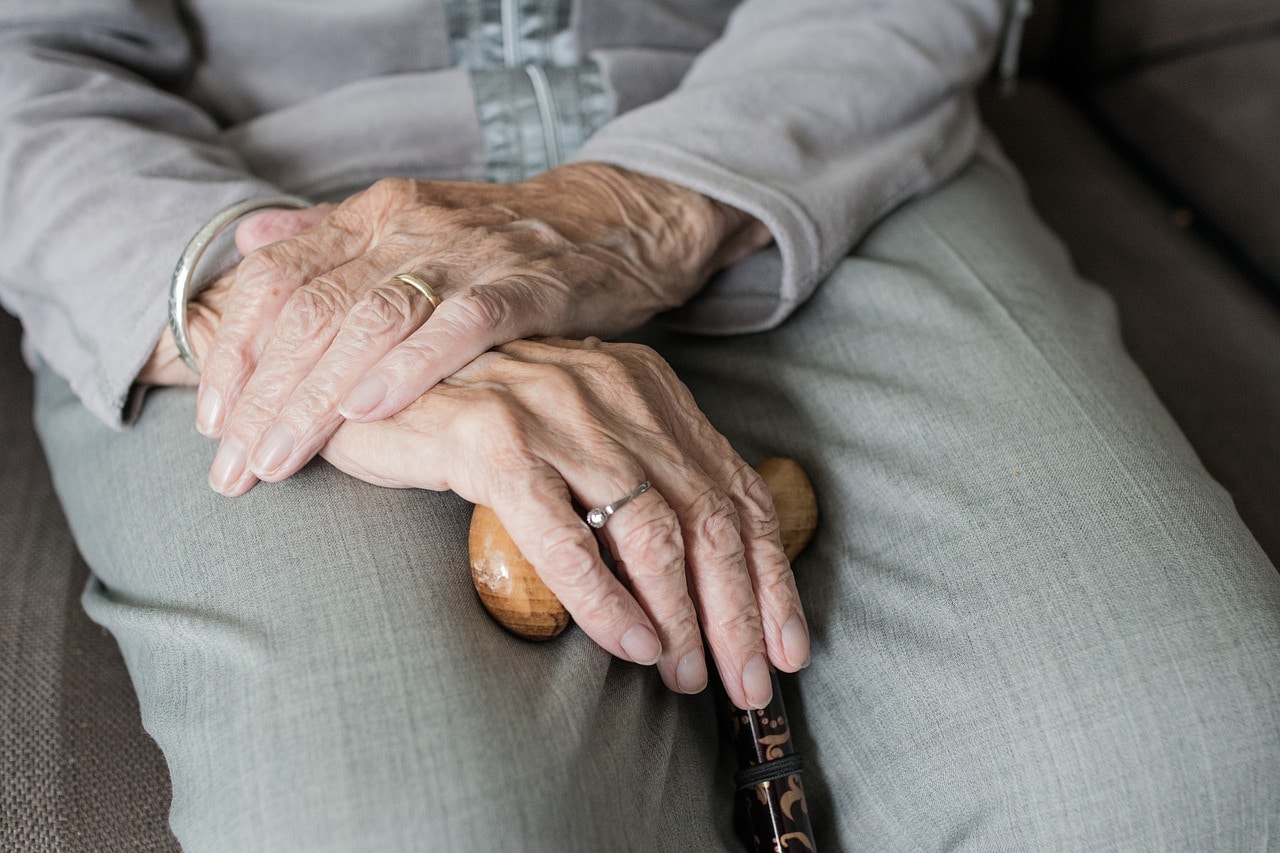 85-летнюю мать подозревают в убийстве 50-летнего сына в Караганде