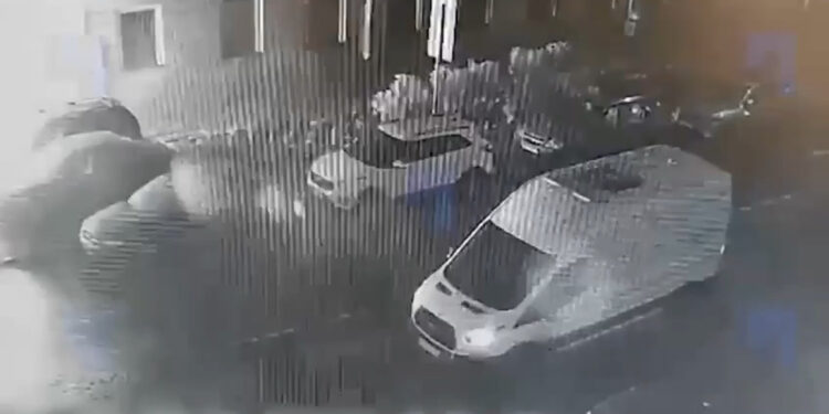 Самокат взорвался во время движения в Санкт-Петербурге (видео)