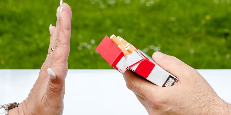 Цену на сигареты повысят дважды в ближайший год - Минфин