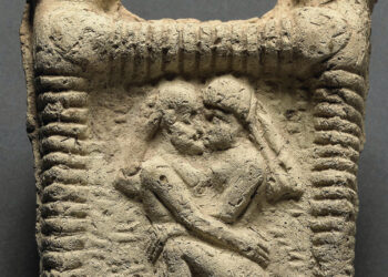Первому упоминанию о поцелуе 2500 лет — учёные