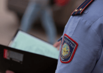 Полицейского с наркотиками задержали в Костанае