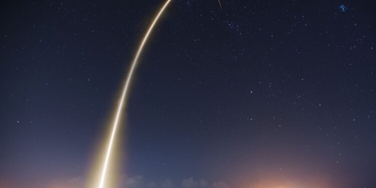 SpaceX запустила на орбиту еще 56 спутников Starlink