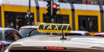 Алматинский таксист довёз иностранца за 400 евро (видео)