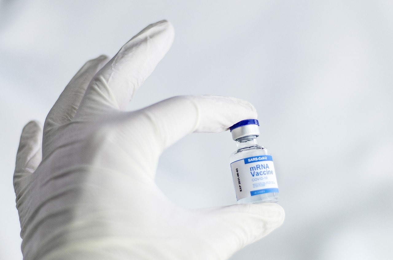 В США отменят обязательную вакцинацию от COVID-19 для госслужащих и иностранцев