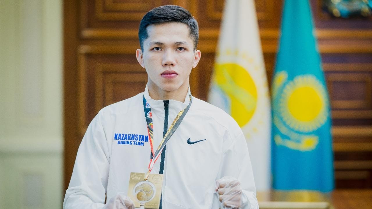 Чемпиона мира по боксу Санжара Ташкенбая отчислили из вуза