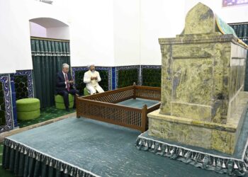 Токаев посетил мавзолей Ходжи Ахмеда Яссауи