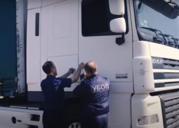 Преступники ставили на учёт по поддельным документам грузовики из России
