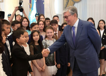 Президент поздравил казахстанцев с 1 июня