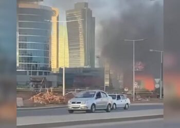 Пожар вспыхнул в торговом центре в Астане (Видео)