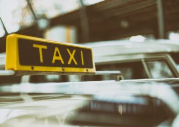 Таксист избил и ограбил пьяного пассажира в Астане