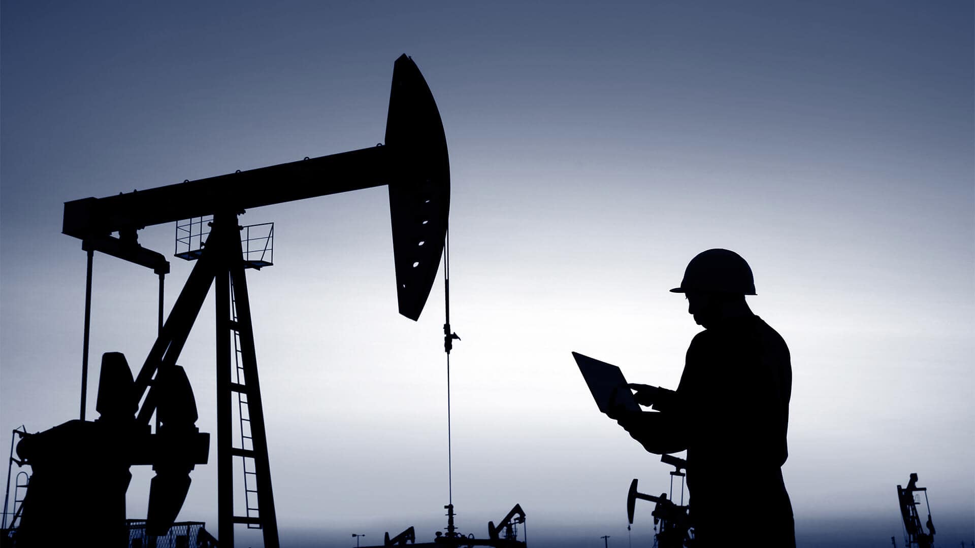 Казахстан продлит добровольное сокращение добычи нефти