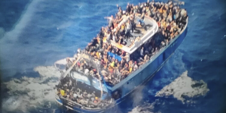 78 мигрантов погибли при попытке пересечь границу Италии у берегов Греции