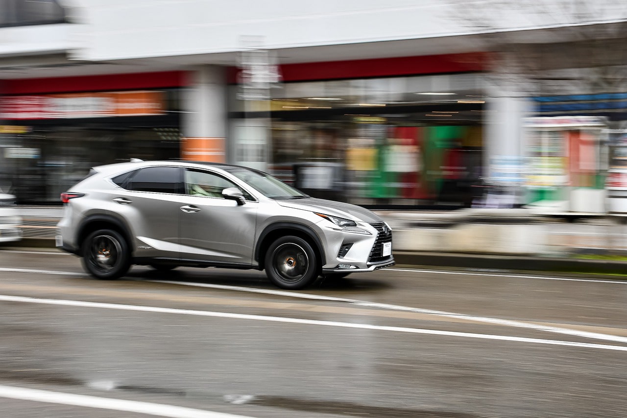 Новый Lexus подарил своему отцу 19-летний чемпион мира по боксу из Казахстана