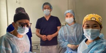 Палец с ноги на руку пересадили 1,5-годовалому мальчику в Алматы
