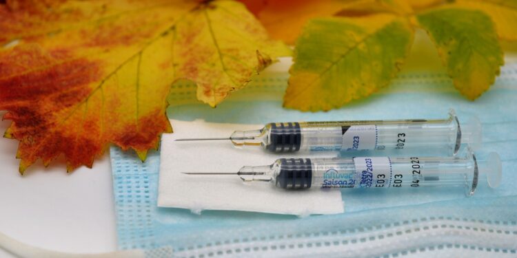 Создатели вакцин против COVID-19 получили Нобелевскую премию по медицине